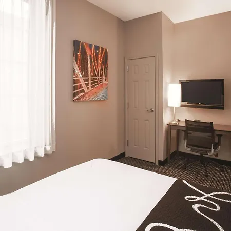 La Quinta & By Wyndham Downtown Hotel
