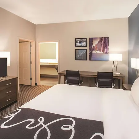 Hotel La Quinta & By Wyndham Downtown