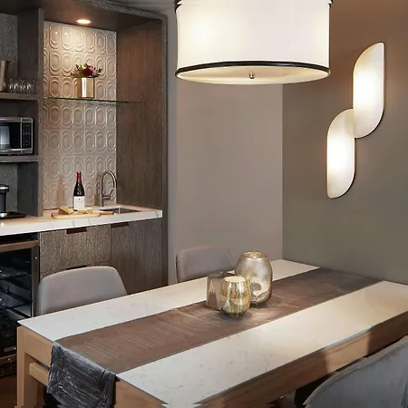 Doubletree By Hilton Magnificent Mile Hotel 4*