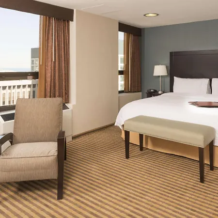 Hampton Downtown/magnificent Mile Hotel 3*