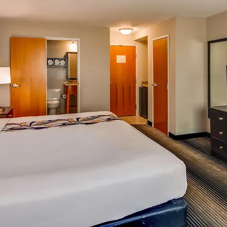 Hotel La Quinta & - Shore Chicago