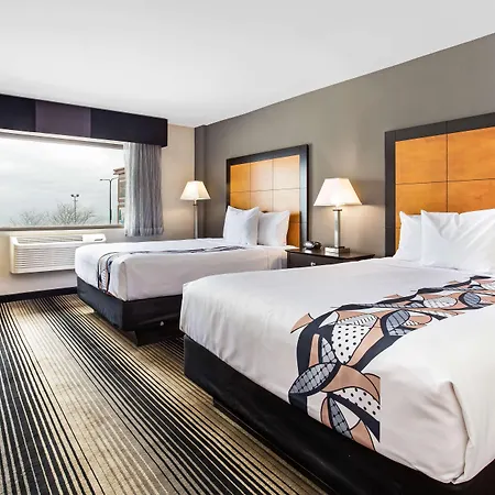 Hotel La Quinta & - Shore Chicago