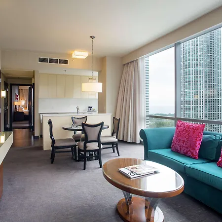 Thewit Chicago, A Hilton 4*
