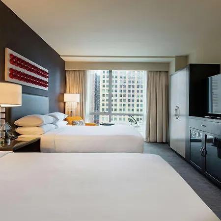 Thewit Chicago, A Hilton 4*