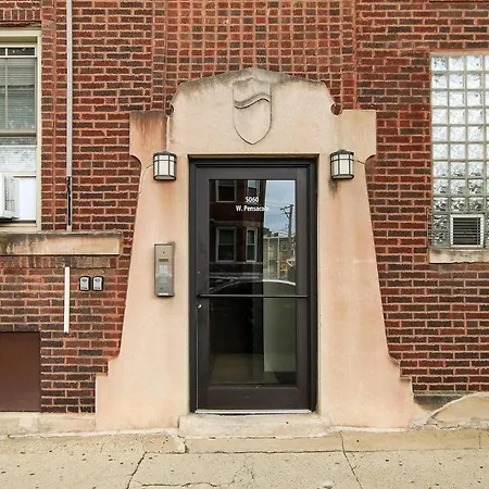 Stylish In Portage Park - Pensacola 2n * Chicago