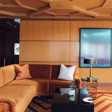 Hotel By Marriott Downtown Magnificent Mile 3*