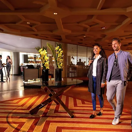 By Marriott Downtown Magnificent Mile Hotel 3*