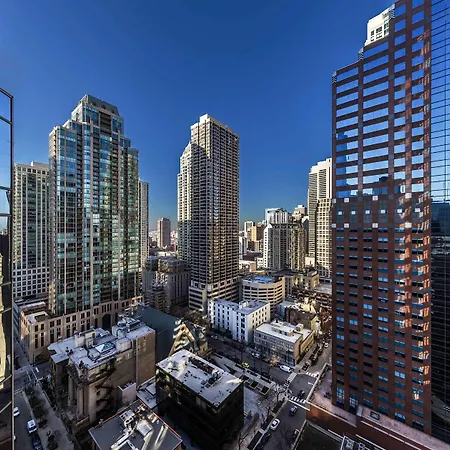Hotel By Marriott Downtown Magnificent Mile 3*