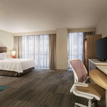Hotel Home2 By Hilton River North Chicago
