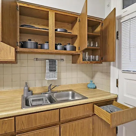 Apartment 1br Contemporary With Laundry Facility - Lockwood 1 & 2 *