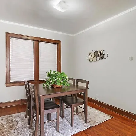 1br Contemporary With Laundry Facility - Lockwood 1 & 2 * Chicago