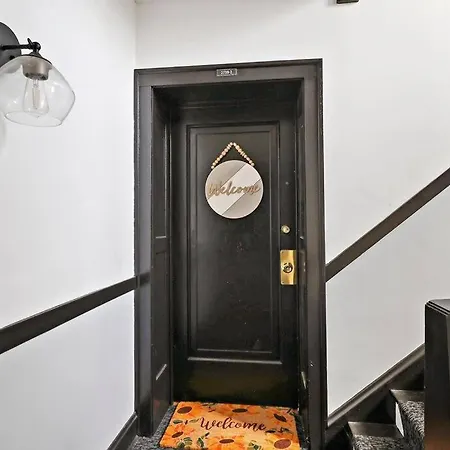 1br Contemporary With Laundry Facility - Lockwood 1 & 2 Apartment Chicago