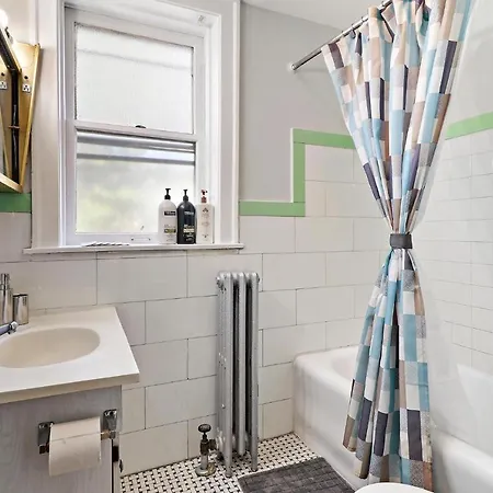 1br Contemporary With Laundry Facility - Lockwood 1 & 2 Apartment Chicago