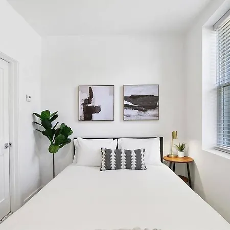 Apartment Cozy With In-unit Laundry And Wi-fi! - Montrose 111