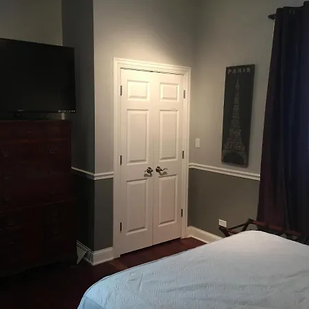 Just Minutes From Downtown 4* Chicago