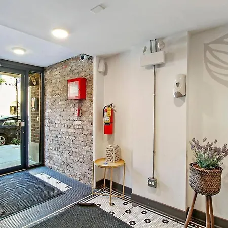 Apartment Cozy With In-unit Laundry And Wi-fi! - Montrose 111 *