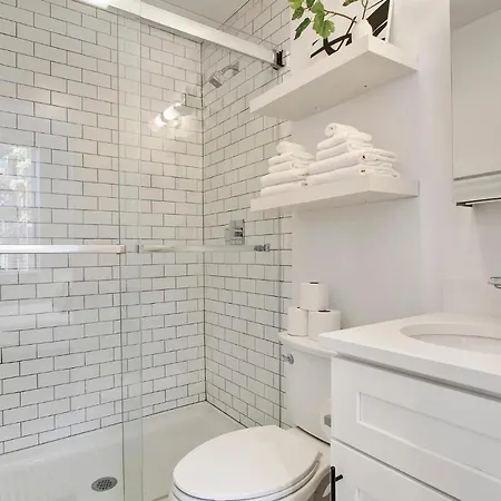 Cozy With In-unit Laundry And Wi-fi! - Montrose 111 Apartment Chicago