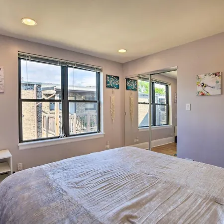 Apartment Urban Escape About 1 Mi To Local Beaches! Chicago
