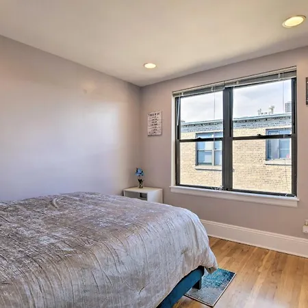 Urban Escape About 1 Mi To Local Beaches! Apartment