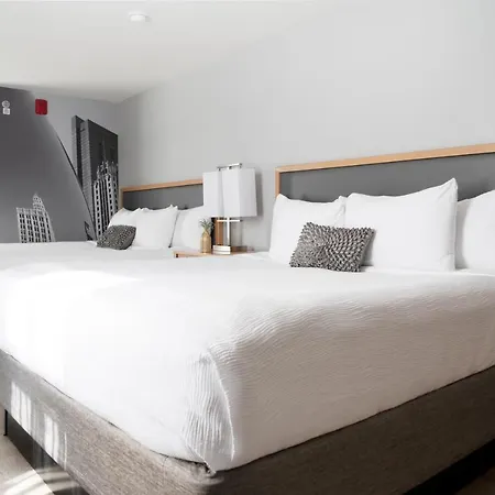 Saint Clair - Magnificent Mile 4*