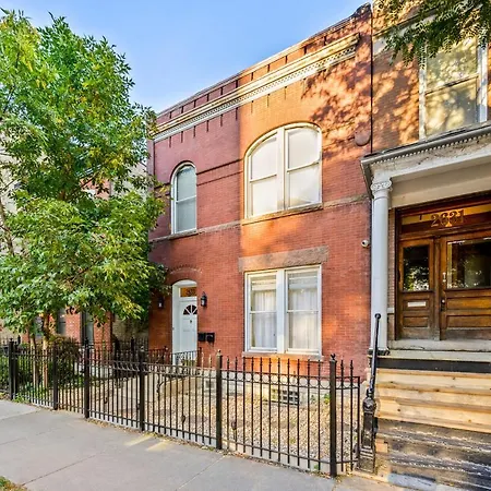 Lincoln Park Gem Apartment *