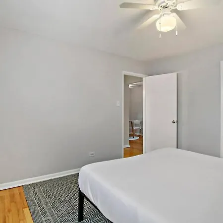 Quiet 1br Spot Perfectly Situated Dine & Shop - Bell E3 Apartment Chicago