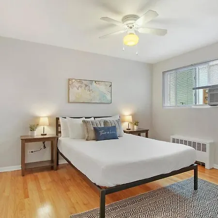 Quiet 1br Spot Perfectly Situated Dine & Shop - Bell E3 Apartment Chicago