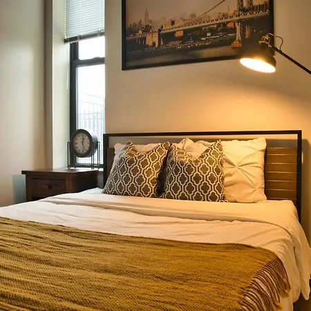 Luxury 3br Spacious Sleeps 8 Guests With Patio, Skyline View, Optional Parking And Gym Access Near Mccormick Place And Lakefront *