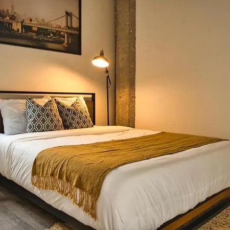 Luxury 3br Spacious Sleeps 8 Guests With Patio, Skyline View, Optional Parking And Gym Access Near Mccormick Place And Lakefront *