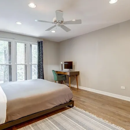 Holiday home Charming & Bright Multilevel Townhome With Parking *