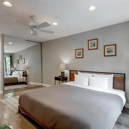 Charming & Bright Multilevel Townhome With Parking *