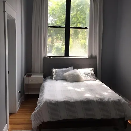 Walk To Lincoln Park, North Avenue Beach, And Second City! Lovely Old Town Charm! Apartment Chicago
