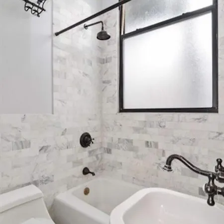 Apartment Walk To Lincoln Park, North Avenue Beach, And Second City! Lovely Old Town Charm!