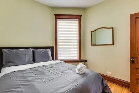Garage Parking - Vintage Charm - And A Fabulous Location! Easily Enjoy The Of Chicago! *