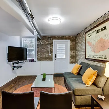 Quiet Comfort In The Big City, Just Steps To The Blue Line Apts Apartment Chicago