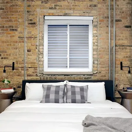 Breathtaking Getaway In Prime Lakeview Location! Apartment Chicago