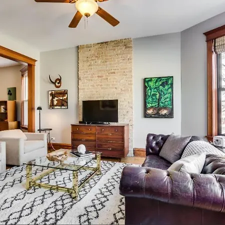 Apartment Garage Parking - Vintage Charm - And A Fabulous Location! Easily Enjoy The Of Chicago!
