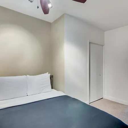 Apartment Pet Friendly! Historic River West Neighborhood - Easy Access To O'hare Apts Chicago