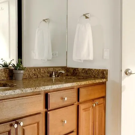 Breathtaking Getaway In Prime Lakeview Location! * Chicago