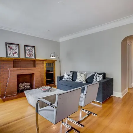 Comfortable Vintage North Side Retreat For 8 Chicago
