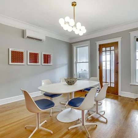 Comfortable Vintage North Side Retreat For 8