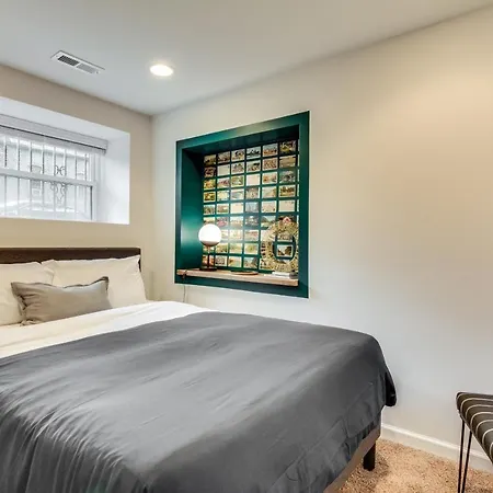 Vibrant & Stylish 4 Bed Condo Near Humboldt Park Apartment *