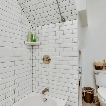 Cozy 2br West Town Apt, Ideal For Mid-term *