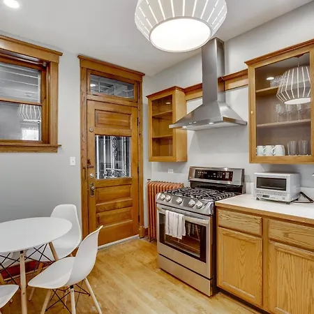 Comfortable Vintage North Side Retreat For 8 * Chicago