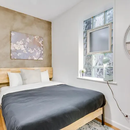 Cozy 2br West Town Apt, Ideal For Mid-term Apartment Chicago
