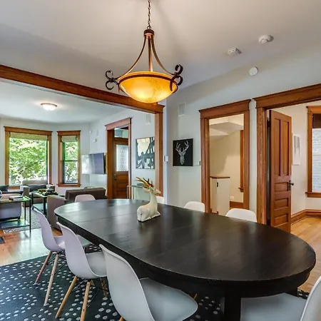 Garage Parking! Walk To Logan Square Station Great Local Restaurants And Bars Apartment Chicago