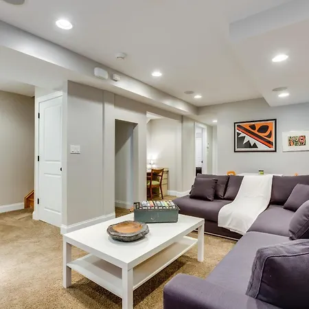 Apartment Garage Parking! Walk To Logan Square Station Great Local Restaurants And Bars