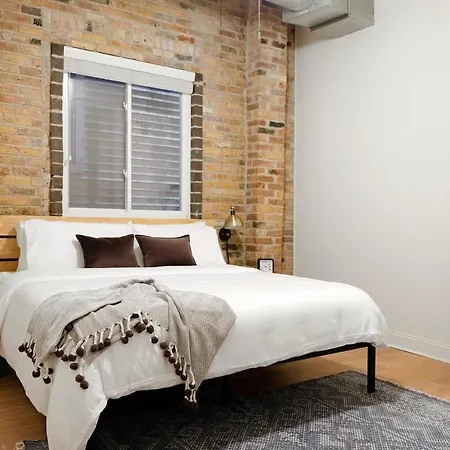 Apartment Breathtaking Getaway In Prime Lakeview Location! Chicago
