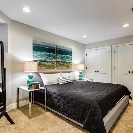 Garage Parking! Walk To Logan Square Station Great Local Restaurants And Bars Chicago