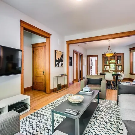 Garage Parking! Walk To Logan Square Station Great Local Restaurants And Bars